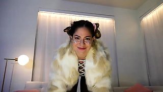 Seductive vixen stripteases and exposes her starving holes
