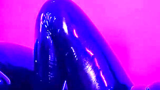 Gimp Cleans Sweaty Feet