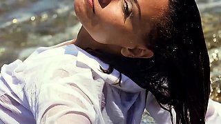 Skinny Czech MILF Anetta Keys poses nude