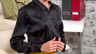 Cumshot amateur MILF suck and jerks dude in the bedroom