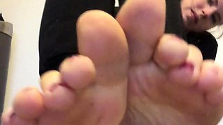 Sexy Teen has a foot Fetish