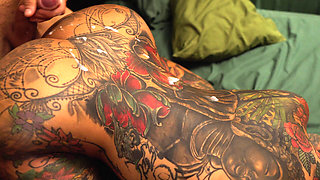 The Girl Who Knows About Tinder Invites Her Friends to Try My Big Date