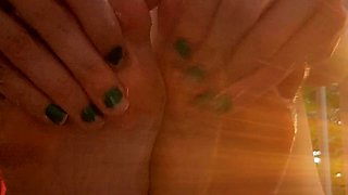 Hot amateur webcam teen masturbates for their fans