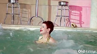 Busty MILF Lisa Pinelli Solo Masturbation - Intimate HD Pussy Fingering