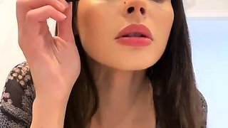 Hot amateur webcam teen masturbates for their fans