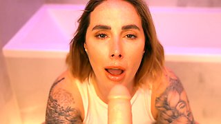 Big Ass Babe Is Not Happy with Her Husband Ad Gives You a Cheating Blowjob in the Toilet