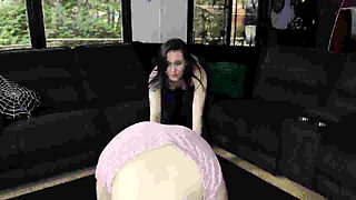 Put the Moves on Me - Hot Yoga with Sinn Sage