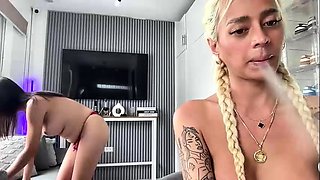 Cute amateur webcam teen girl toying pussy on webcam