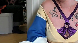 Dandadan Seiko Cosplayer Gives Bondaged Okarun a Footjob