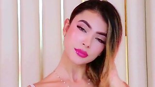 Sexy hottie Anetta Keys enjoys a solo toy masturbation