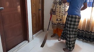 (priya Chatterjee) Sasurji Ne Apne Bete Ki Patni Ke Sath Kia Kand - Jabardasti Anal Fucked When She Was Sweeping