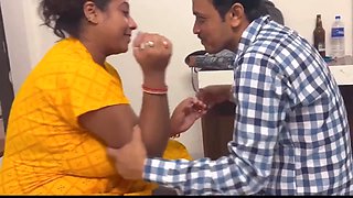TV Bana Aaya Tha Bhabhi Ko Akele Dekh Ke Pel Diya