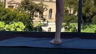 Solo public yoga