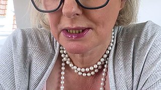 Mature blonde granny loves to masturbate her puss