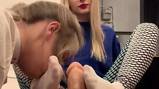 Sexy blonde enjoys foot fetish