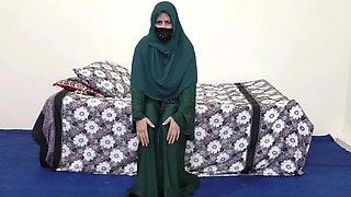Very Hot Pakistani Muslim Niqab Women Masturbation By Dildo