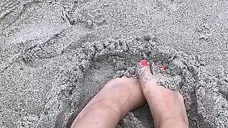Amateur Foot Fetish Girlfriend Sucks and gives a Footjob
