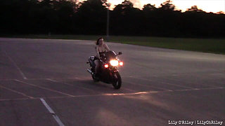 Bikini Sportbike Riding (wmv)
