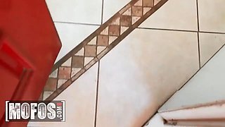 Mofos - harmony rivers' pussy is satiated after a clitoris massage and a warm sperm all over it