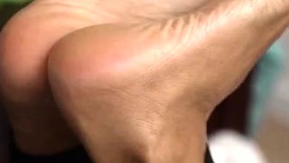 Amateur Foot Fetish Girlfriend Sucks and gives a Footjob