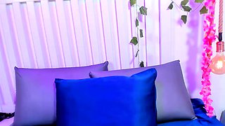 Hot amateur blonde pregnant toying her pussy solo