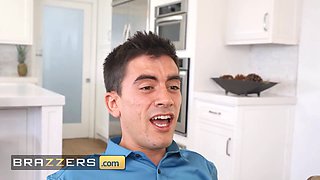 Stepmom Luna Star gives Jordi a footjob in front of his dad - BRAZZERS