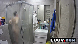 LUUV. Kareflore and Abbadon film their real amateur, homemade bathroom routine, showing maximum real life openness
