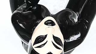 Latexdoll Handjob