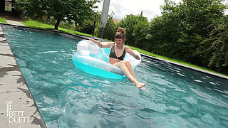 Uncut - Pool Masturbation on Vacation!!