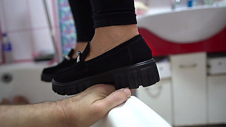 stepping on the hand in the bathtub