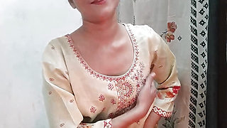 Abbu ke na rahne par little step brother ne choda