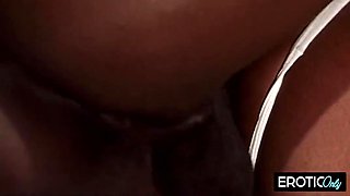 Deutsche Erfahrene Frau Fordert Mehr Beim Friseur