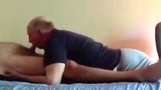 Amateur Opa schluckt gerne