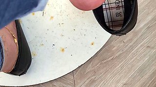 Amateur Foot Fetish Girlfriend Sucks and gives a Footjob