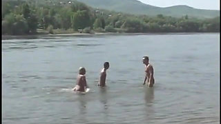 Bisexual chain where dude fucks dude's ass while he is fucking blonde chubby maure