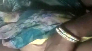 Yangzi apni chut ka ched dikhati hai uska naraj pati jangal me mutthi marta hai