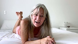 Amateur mature milf giving a handjob lesson