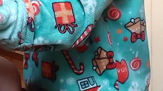 My Girlfriend and I Are Mutually Masturbating in the Kitchen While Our Housekeeper Is Preparing Breakfast