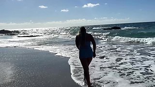 No Panties Girl Pee on Public Beach