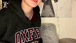 Amateur Webcam Cute Teen Plays Solo with Big Dildo