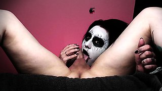 Black Metal Goth Deepthroats so Good That She Gets Two Throatpies