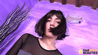 Hot Tattooed Aradia Mixes Her Feet with Cold Steel