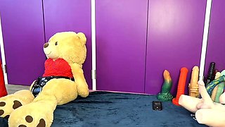 Sexy hottie Anetta Keys enjoys a solo toy masturbation