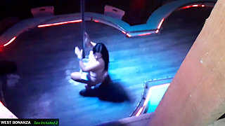 DEEJAY BOOTH BLOWJOB - Stripper Geraldine Sucks My Cock