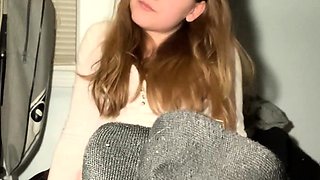 Masturbating amateur cums after solo fun