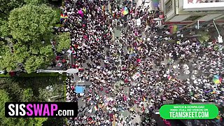 Kinky step sisters Ava Davis & venice rose earn their mardi gras beads and fuck stepbros - sisswap