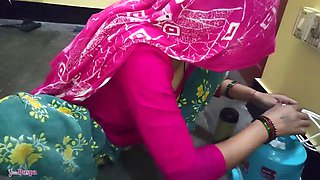 Very hotness Padausi puspa Bhabi came to home, masala pisane aayi chud hard missionary sex, Full Dirty Talking video, Hindi sex