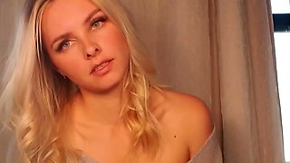 Amateur sweet blonde babe sucking cock