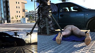 Amateur hottie fucked outdoor in public