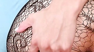 Winsome Cali Lee and Lee's braless action